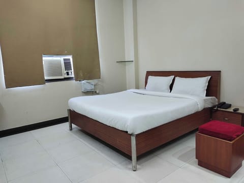 Deluxe Room | Minibar, desk, free WiFi, bed sheets