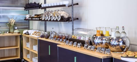 Daily buffet breakfast (CHF 28 per person)