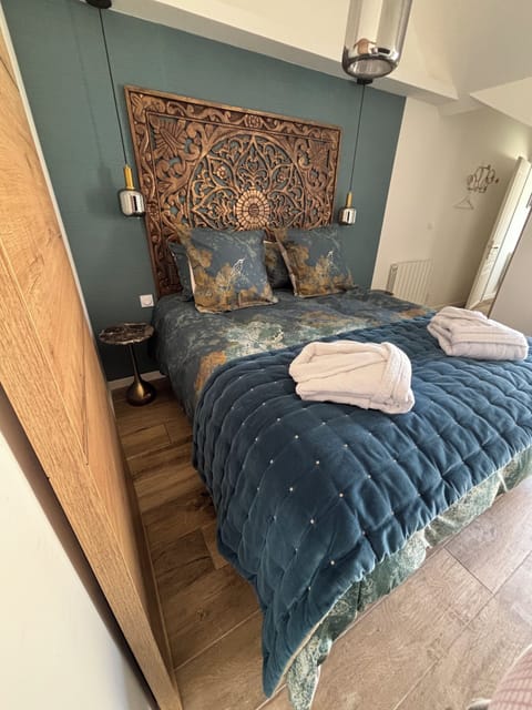 Deluxe Suite | Egyptian cotton sheets, premium bedding, desk, laptop workspace