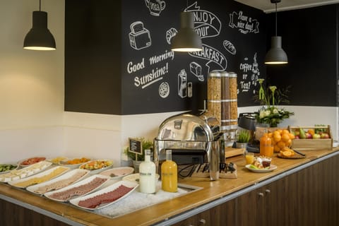 Breakfast and dinner served, garden views