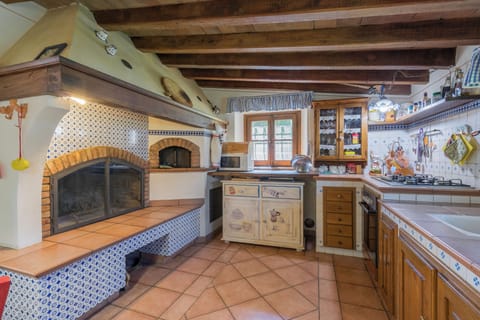 Villa, Garden View | Private kitchen | Fridge, microwave, oven, stovetop