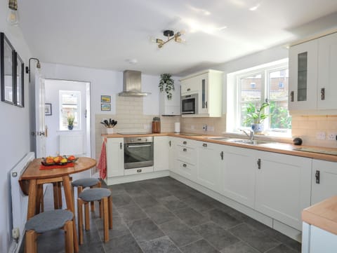 Fridge, dishwasher, electric kettle, toaster