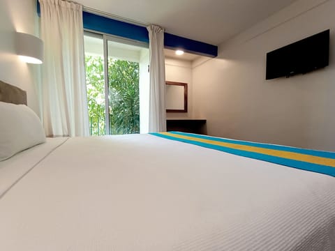 Master Suite | Desk, free WiFi, bed sheets