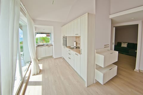 Panoramic Apartment, Sea View | Private kitchen