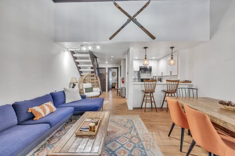 Condo, 2 Bedrooms | Living area | Smart TV, streaming services