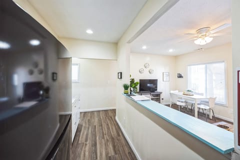 Comfort House, 2 Bedrooms, Non Smoking, Kitchen | Private kitchen | Coffee/tea maker