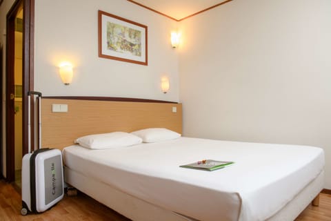 Standard Room, 1 Double Bed | Down comforters, desk, soundproofing, free WiFi