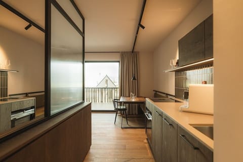 Standard Suite, Balcony | Private kitchen | Oven, stovetop, dishwasher, espresso maker