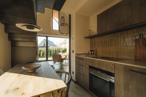Chalet | Private kitchen | Oven, stovetop, dishwasher, espresso maker