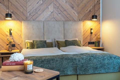 Desk, laptop workspace, free WiFi