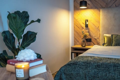 Desk, laptop workspace, free WiFi