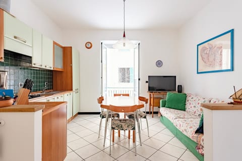 Comfort Apartment, City View | Living area | LED TV