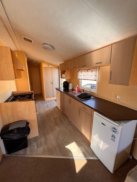 Chalet | Private kitchen | Fridge, oven, stovetop, electric kettle