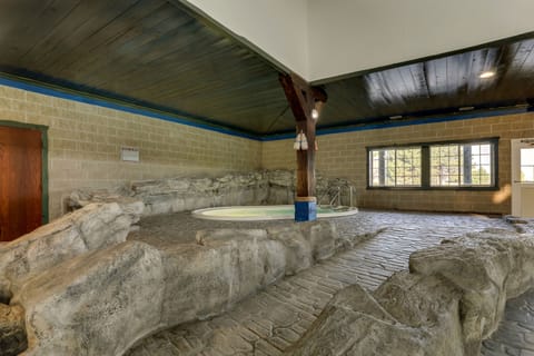 Indoor spa tub