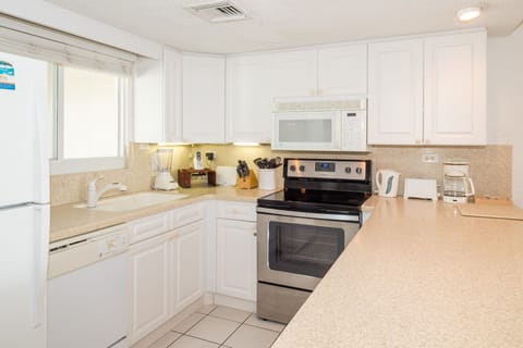 Condo, 2 Bedrooms, Ocean View | Private kitchen | Full-size fridge, microwave, oven, stovetop