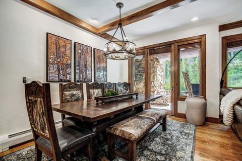 Bear Paw, Condo, 3 Bedrooms (Platinum) | In-room dining