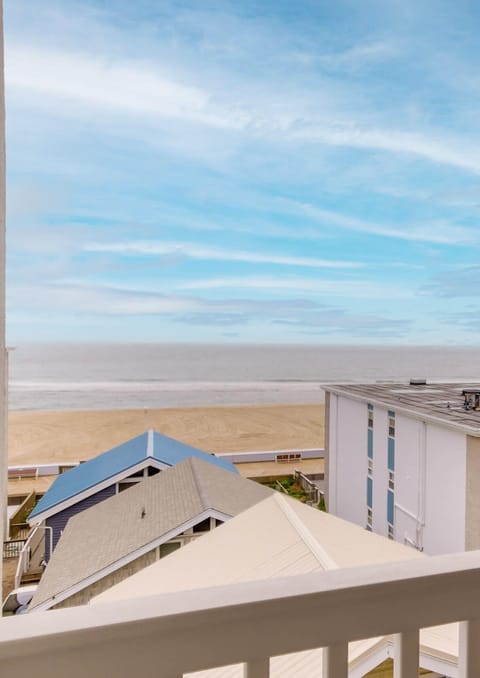 Ocean View King, Non Smoking | Individually furnished, blackout drapes, soundproofing, free WiFi