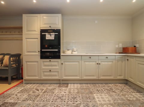 Fridge, dishwasher, electric kettle, cookware/dishes/utensils