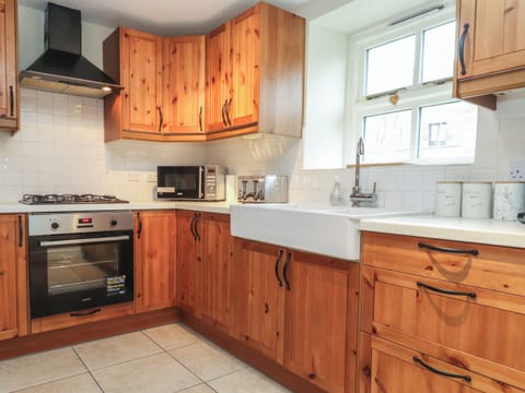 Fridge, electric kettle, toaster, cookware/dishes/utensils