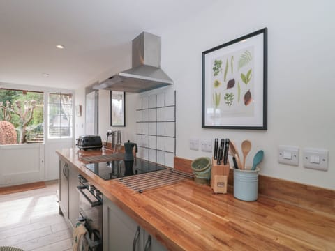 Fridge, dishwasher, electric kettle, toaster