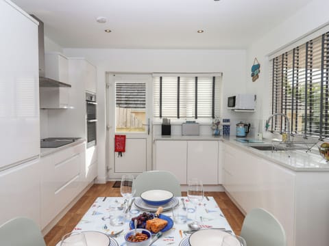 Fridge, dishwasher, electric kettle, cookware/dishes/utensils