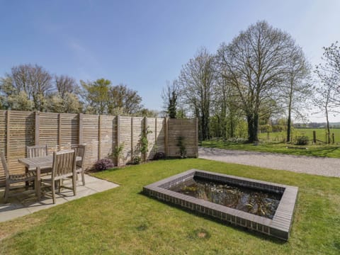 Cottage | Outdoor dining