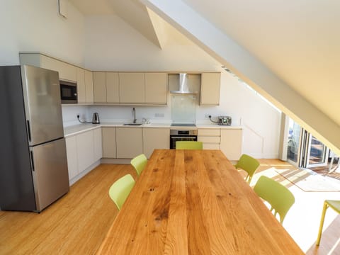 Fridge, dishwasher, electric kettle, toaster