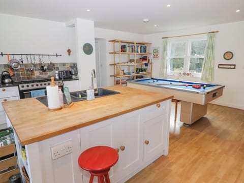 Fridge, dishwasher, electric kettle, toaster