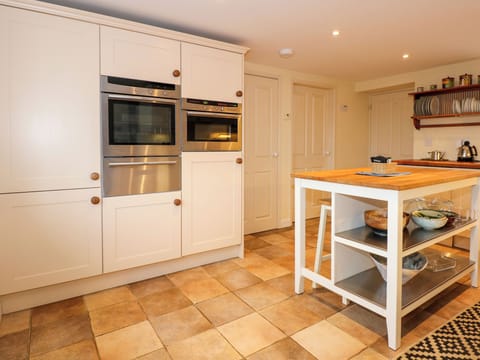 Fridge, dishwasher, electric kettle, cookware/dishes/utensils