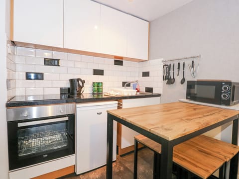 Fridge, electric kettle, toaster, cookware/dishes/utensils