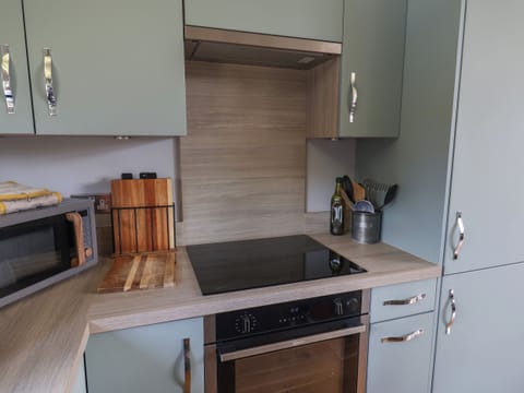 Fridge, electric kettle, toaster, cookware/dishes/utensils