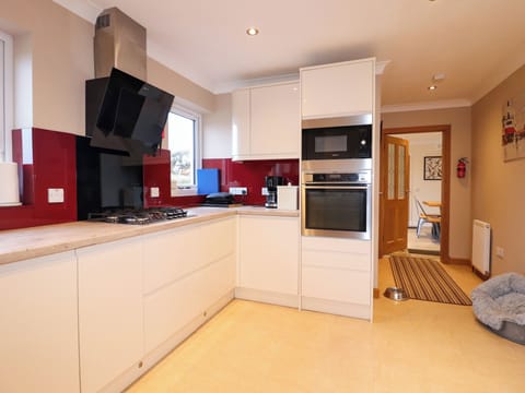 Dishwasher, cookware/dishes/utensils