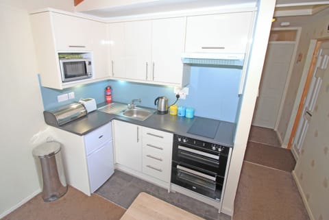 Cookware/dishes/utensils