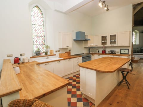 Fridge, dishwasher, electric kettle, toaster