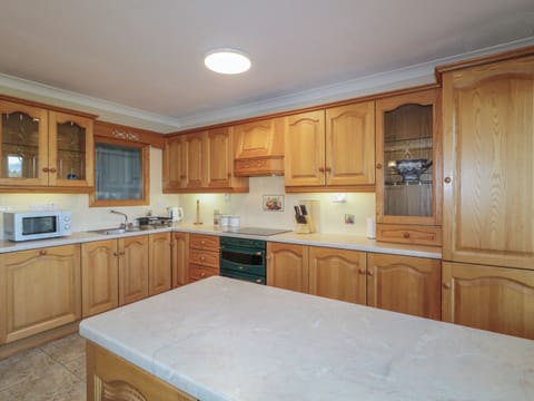 Dishwasher, cookware/dishes/utensils