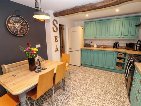 Fridge, dishwasher, electric kettle, toaster