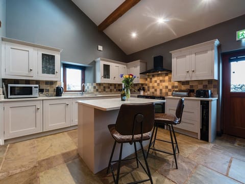 Fridge, dishwasher, cookware/dishes/utensils