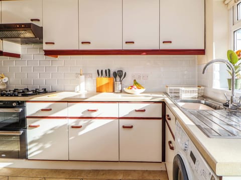 Cookware/dishes/utensils