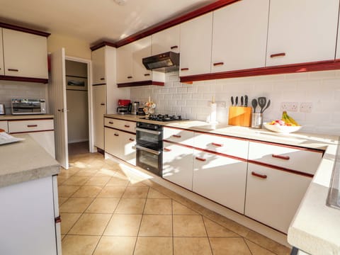 Cookware/dishes/utensils