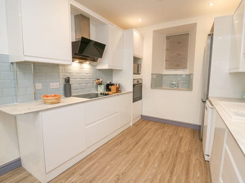 Fridge, dishwasher, electric kettle, cookware/dishes/utensils