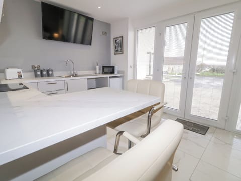 Fridge, dishwasher, electric kettle, toaster