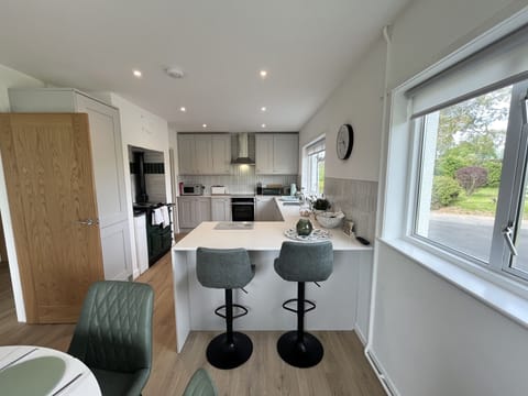 Cookware/dishes/utensils