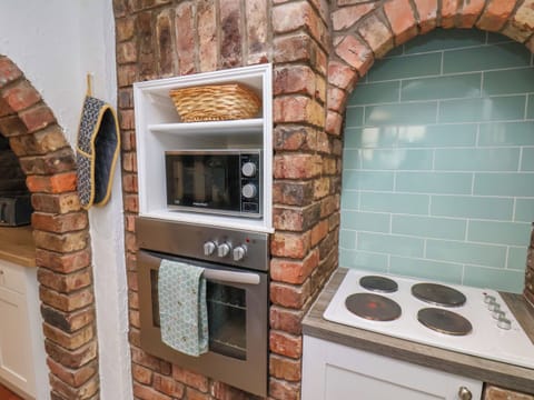 Fridge, dishwasher, electric kettle, toaster