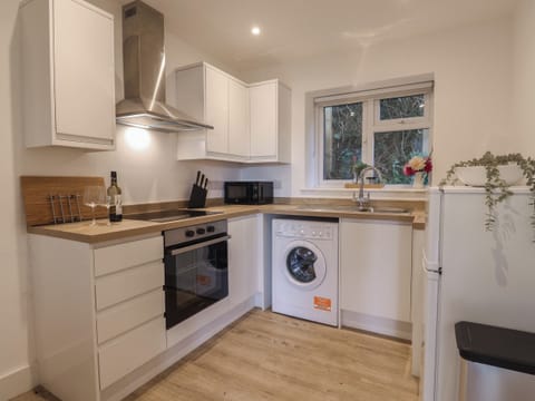 Cookware/dishes/utensils