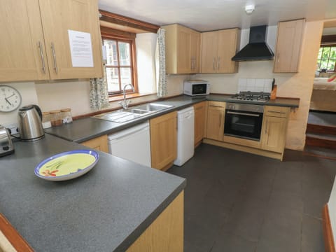 Dishwasher, cookware/dishes/utensils