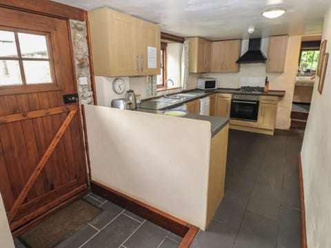 Dishwasher, cookware/dishes/utensils