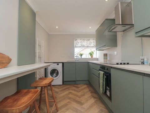 Fridge, electric kettle, toaster, cookware/dishes/utensils