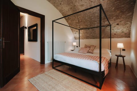 Executive Condo, 2 Bedrooms, Lake View | Individually decorated, individually furnished, blackout drapes