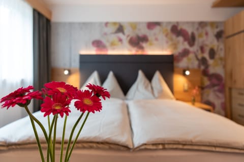 Comfort Double Room | Hypo-allergenic bedding, free minibar, in-room safe, desk