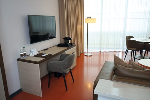 Junior Suite | In-room dining